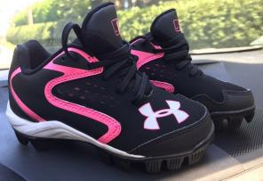 BNWOT Under Armour Girls Cleats - 10K