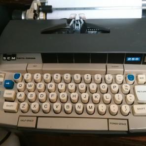 Vintage Smith Corona 250 Elec Typewriter