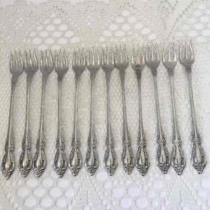 Distinction Oneida (12) Seafood Forks