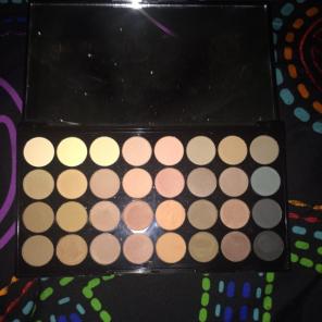Makeup Revolution Flawless Matte Palette