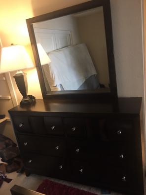 Dresser With Mirror