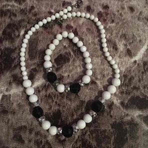 Classy B&W Necklace and Bracelet Set
