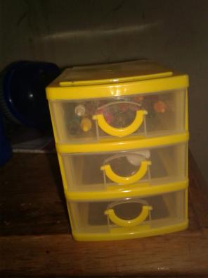 Small supply container