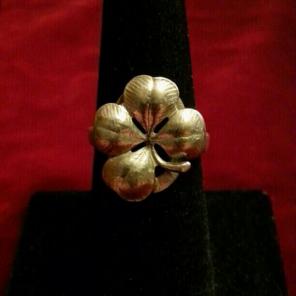 Silver clover ring :)