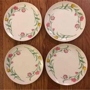 Vintage Set of (4) 8" Plates