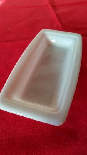 Pyrex 72 B butter dish bottom