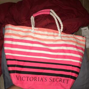 NEW VICTORIA BEACH STRIPE BAG PINK NWOT