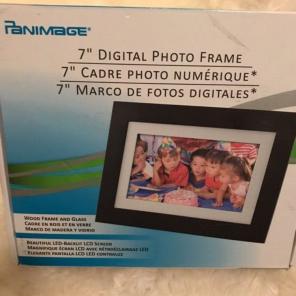 Digital Photo Frame - Brand New