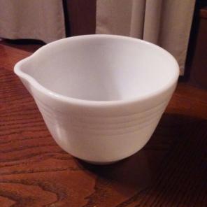 Pyrex bowl for batter early piece white