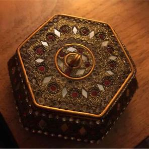 Shimmery Container for Jewelry