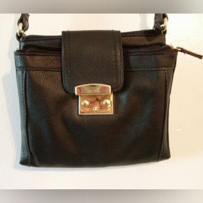 Black Merona purse, lots of pockets!