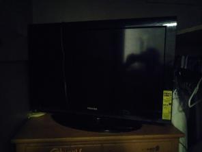 32' flatscreen Toshiba wth remote