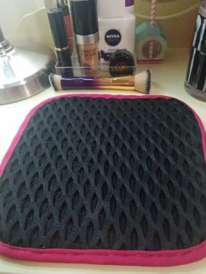 Small makeup mat