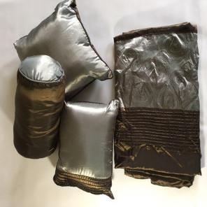 Full Queen Duvet Cover & 3 Throw Pillows