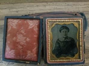 ANTIQUE PORTRAIT LEATHER POCKET PHOTO