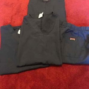 Scrub set