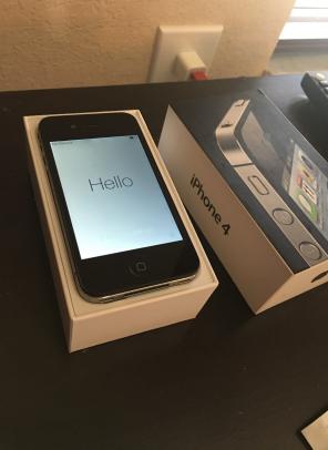 iPhone 4 Virgin Mobile/ W/ ORIGINAL BOX