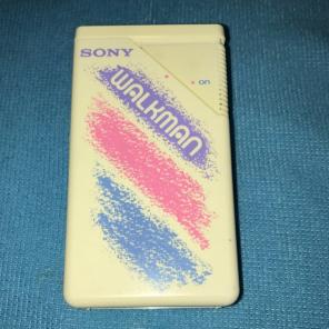 Vintage Sony Walkman FM Radio SRF-16W