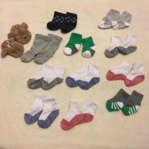 Baby socks & 1 slipper
