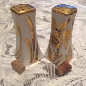 Stouffer art nouveau salt/pepper shakers