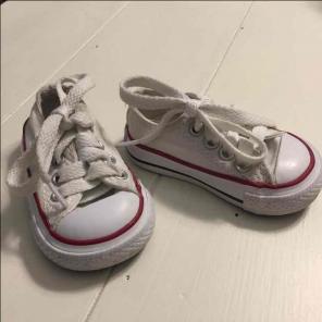 White converse baby size 2