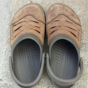 Crocs Men's sz 7 I wear an 8 1/2 women's