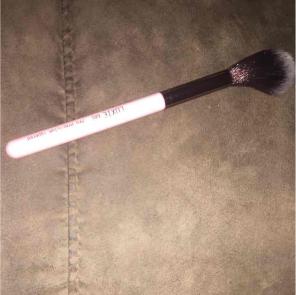Luxie tapered powder brush