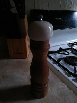 Salt or pepper grinder