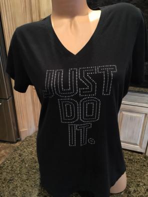 Women’s Nike Size XL V-Neck Shirt