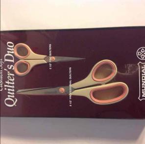 Quilting scissors