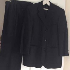 Black men's linen suit. Size: 40R 34/30