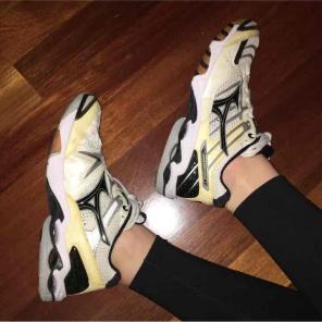 Volleyball sneakers