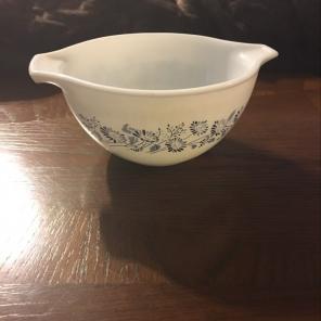 Pyrex Colonial Mist WhT/blue Flowers