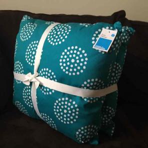 NWT 2 Toss Throw Decorative Pillows 18"