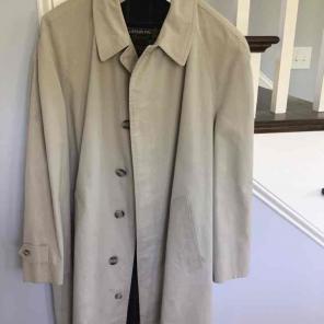 Men trench coat. London Fox. Size 40R.