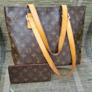 LOUIS VUITTON Tote w/check book