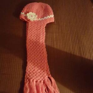 Handmade knitted Hat/scarf