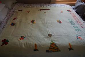 HANDMADE CHRISTMAS TABLECLOTH 4 SEATS