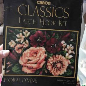 ❤️VICTORIAN ROSES LATCH HOOK KIT RUG NEW