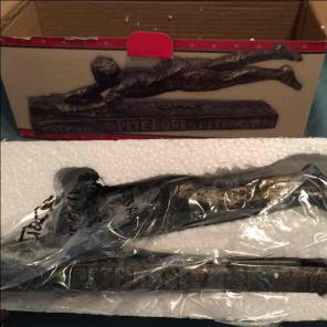 Pete rose bronze statue