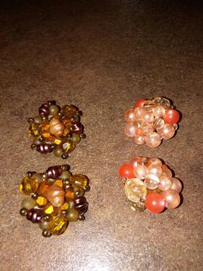 X2 pairs of vintage clip on earrings