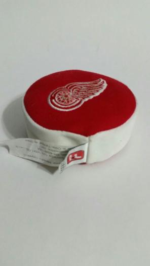 DETROIT RED WINGS HOCKEY PUCK PLUSH NHL