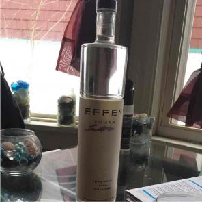 50 cent signature on his effen liquor bo