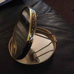 Vintage compact mirror. Very pretty!