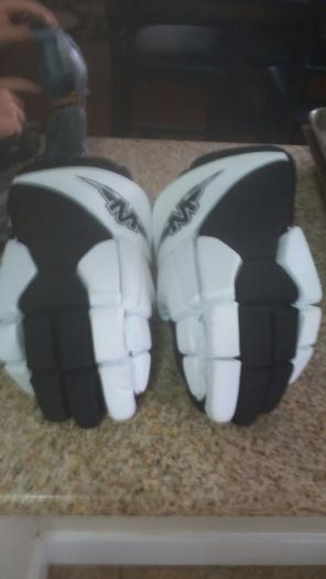 Hockey gloves