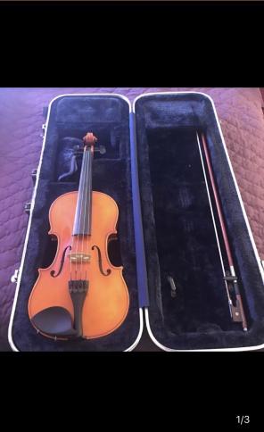 Full Size Violin With Bow And Case