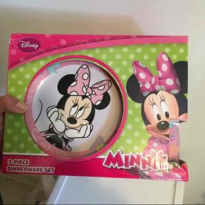 NEW Minnie dish set