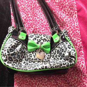 Black and white cheetah print purse