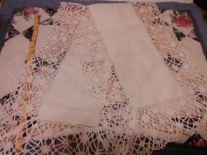 Amazing vintage table runner