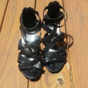 Cute cage sandals